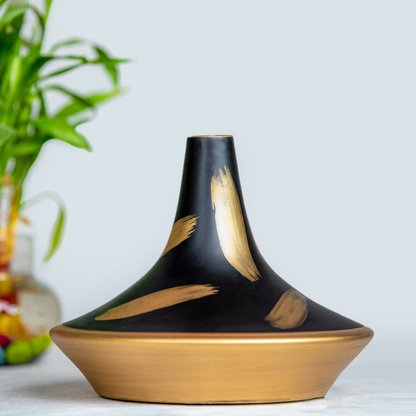 Gold And Black Spinning Shape Table Decor Vase