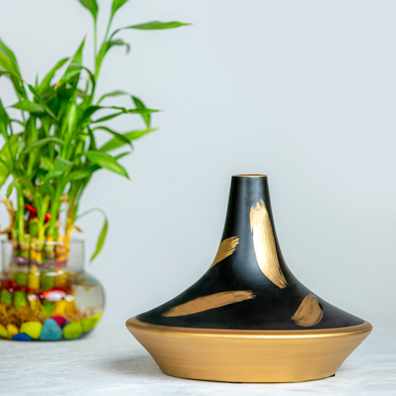 Gold And Black Spinning Shape Table Decor Vase