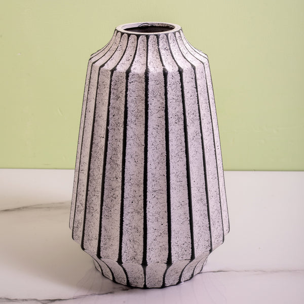 Elegantly Designed White And Green Bellissimo Vase (Big)