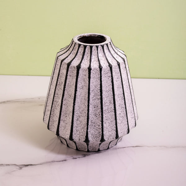Elegantly Designed White And Green Bellissimo Vase (Small)