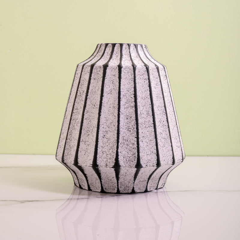 Elegantly Designed White And Green Bellissimo Vase (Small)