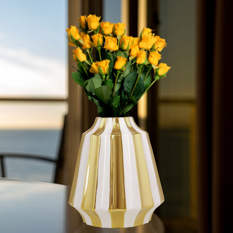 Yolanda Sleek and Stylish Tabletop Flower Vase for Modern Homes (MEDIUM) - qbox_decor